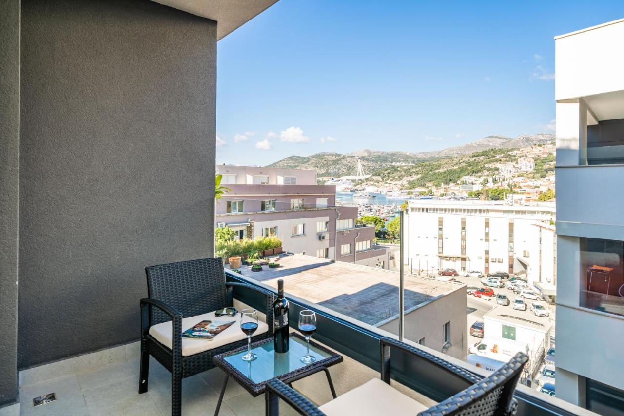Gorgeous Sea View With Free Parking Apartment